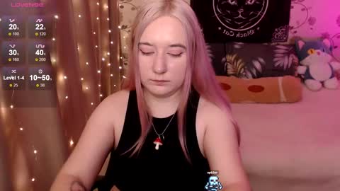 Snapshot of elovinora chatting on 12.06.24 Ela give me a thumbs up if you like it  and this is important for the development of the account online show from 12.06.24