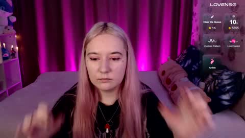 Snapshot of elovinora chatting on 12.16.24 Ela give me a thumbs up if you like it  and this is important for the development of the account online show from 12.16.24