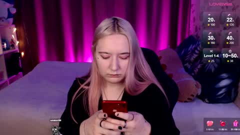 Snapshot of elovinora chatting on 12.21.24 Ela give me a thumbs up if you like it  and this is important for the development of the account online show from 12.21.24