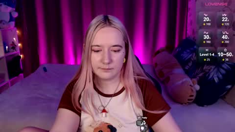 Snapshot of elovinora chatting on 12.22.24 Ela give me a thumbs up if you like it  and this is important for the development of the account online show from 12.22.24