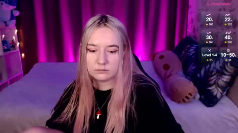 Snapshot of elovinora chatting on 12.30.24 Ela give me a thumbs up if you like it  and this is important for the development of the account online show from 12.30.24