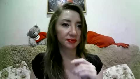 ElvaArno online show from 10.18.25