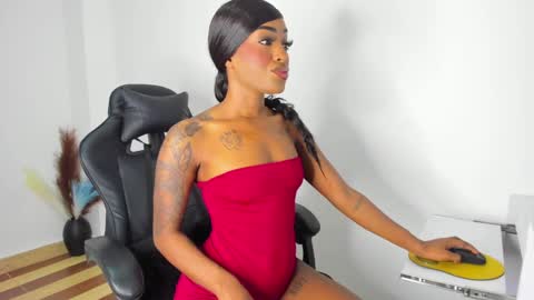 Snapshot of emattaylor chatting on 12.19.24 . online show from 12.19.24