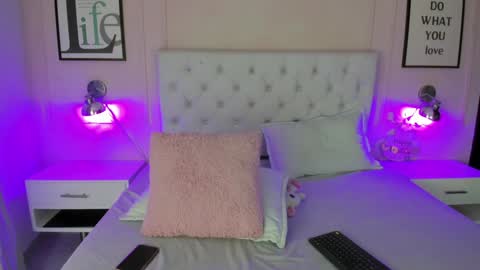 Snapshot of emelie_ch_ chatting on 12.07.24 Emily online show from 12.07.24