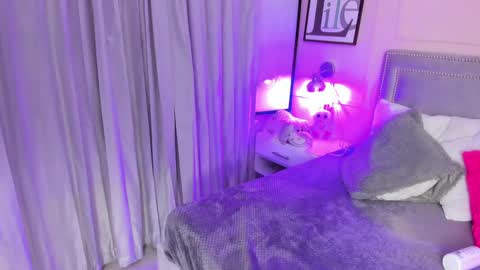 Snapshot of emelie_ch_ chatting on 12.20.24 Emily online show from 12.20.24