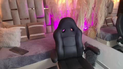 Snapshot of emelie_ch_ chatting on 01.15.25 Emily online show from 01.15.25