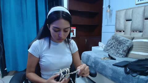 Snapshot of emelie_ch_ chatting on 01.21.25 Emily online show from 01.21.25