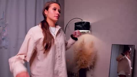 Snapshot of emelineweeman chatting on 11.02.25 Emma online show from 11.02.25