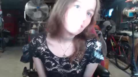Snapshot of emeraldtgirl chatting on 10.27.25 Emerald online show from 10.27.25