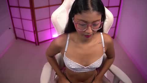 Snapshot of emili_2 chatting on 11.06.25 Emili online show from 11.06.25