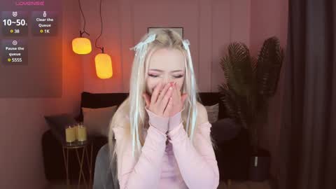 Snapshot of emily_air chatting on 01.01.25 Emily online show from 01.01.25