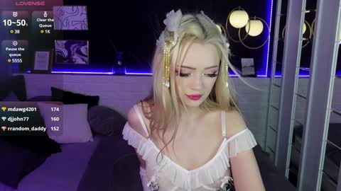 Snapshot of emily_air chatting on 01.31.25 Emily online show from 01.31.25