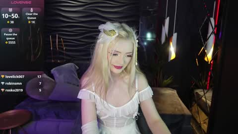 Snapshot of emily_air chatting on 02.06.25 Emily online show from 02.06.25