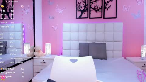 Snapshot of emily_roux chatting on 01.10.25 EMILY online show from 01.10.25