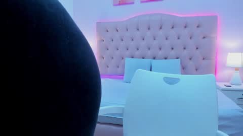 Snapshot of emily_roux chatting on 02.05.25 EMILY online show from 02.05.25