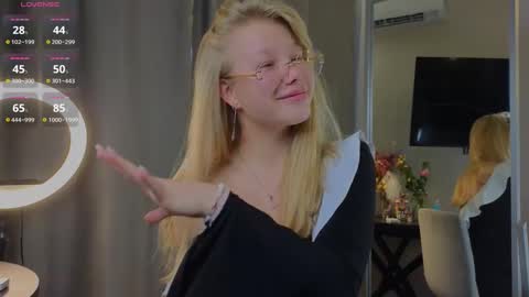 Snapshot of emily_shepard chatting on 09.09.25 emily shepard online show from 09.09.25