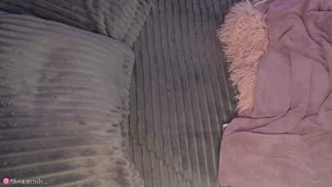 Snapshot of emily_swan_04 chatting on 12.02.24 Emily Swan online show from 12.02.24