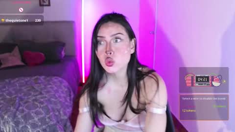 Snapshot of emily_swan_04 chatting on 10.16.25 Emily Swan online show from 10.16.25