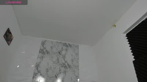 Snapshot of emilyconer chatting on 11.03.25 JULIANA ANDREA online show from 11.03.25