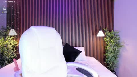 Snapshot of emilycortex chatting on 03.06.25 Emily online show from 03.06.25