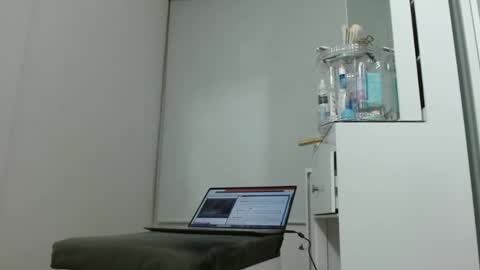 Snapshot of emilymonrro chatting on 02.02.25 emily monrro online show from 02.02.25