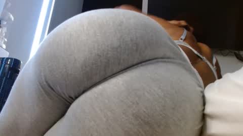 Snapshot of emilymonrro chatting on 09.24.25 emily monrro online show from 09.24.25