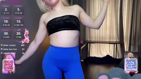 Snapshot of eminent_eva chatting on 03.10.25 Eminent Eva online show from 03.10.25