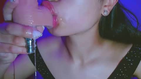 Snapshot of emma_2727 chatting on 11.12.25 Emma online show from 11.12.25