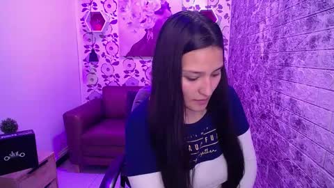 Snapshot of emma_garciaa_ chatting on 03.08.25 emma online show from 03.08.25