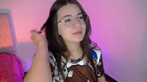 Snapshot of emma_naa chatting on 09.17.25 Emma online show from 09.17.25