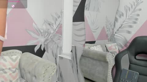 Snapshot of emma_petite4u chatting on 01.16.25 Emma online show from 01.16.25