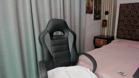 Snapshot of emma_petite4u chatting on 02.11.25 Emma online show from 02.11.25