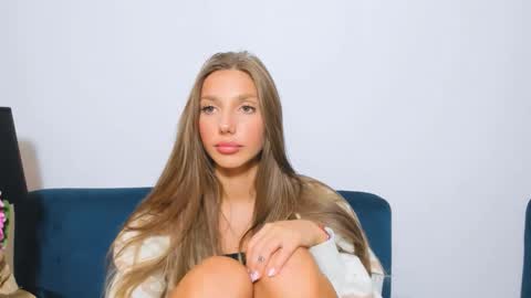 Snapshot of emmadesire chatting on 09.11.25 emmadesire online show from 09.11.25