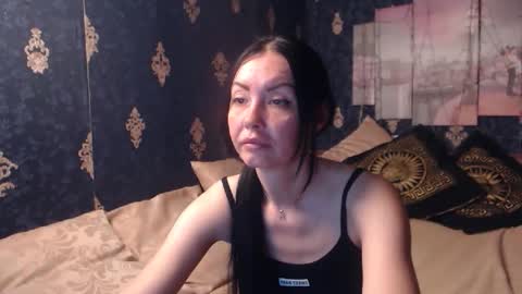 Snapshot of emmagoldx chatting on 10.31.25 EmmaGoldX online show from 10.31.25