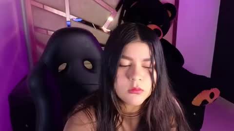 Snapshot of emmalee_a chatting on 12.23.24 Emma online show from 12.23.24