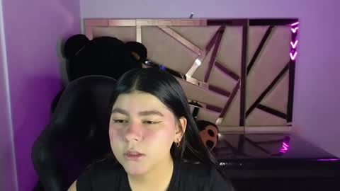 Snapshot of emmalee_a chatting on 12.29.24 Emma online show from 12.29.24