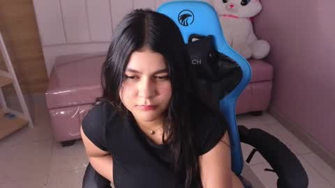 Snapshot of emmalee_a chatting on 01.23.25 Emma online show from 01.23.25
