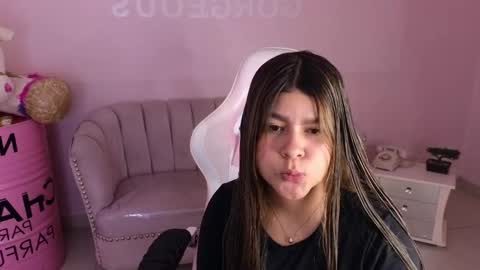 Snapshot of emmalee_a chatting on 02.19.25 Emma online show from 02.19.25