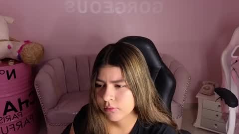 Snapshot of emmalee_a chatting on 02.20.25 Emma online show from 02.20.25
