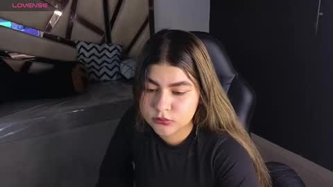 Snapshot of emmalee_a chatting on 03.12.25 Emma online show from 03.12.25