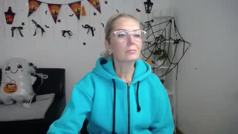 Snapshot of emmapark738567 chatting on 11.02.25 Emma online show from 11.02.25