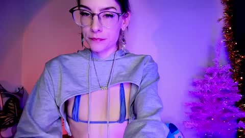 Snapshot of emmaterrestrial chatting on 01.04.25 RH-NEGATIVE GREEN-EYED BAELIEN online show from 01.04.25