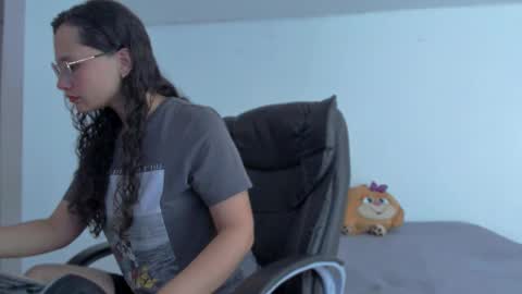 Snapshot of emmatorres9 chatting on 12.19.24 Emma Torres online show from 12.19.24