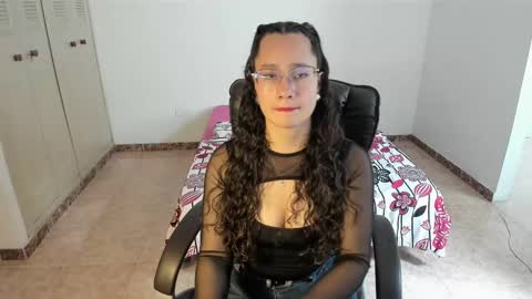 Snapshot of emmatorres9 chatting on 02.22.25 Emma Torres online show from 02.22.25