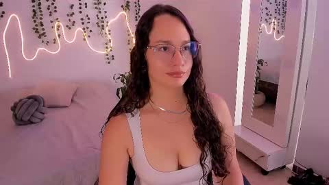 Snapshot of emmatorres9 chatting on 10.09.25 Emma Torres online show from 10.09.25