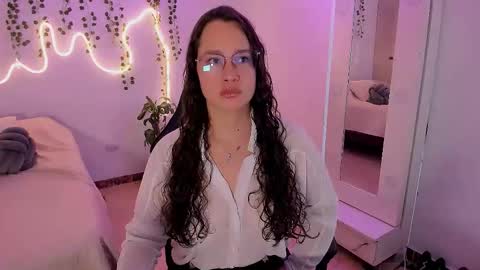 Snapshot of emmatorres9 chatting on 10.17.25 Emma Torres online show from 10.17.25