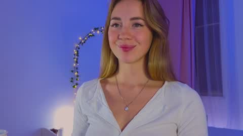 Snapshot of emmi_rosee chatting on 01.11.25 Miss Emmi online show from 01.11.25