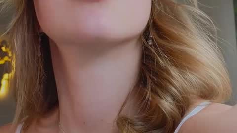 Snapshot of emmi_rosee chatting on 02.14.25 Miss Emmi online show from 02.14.25