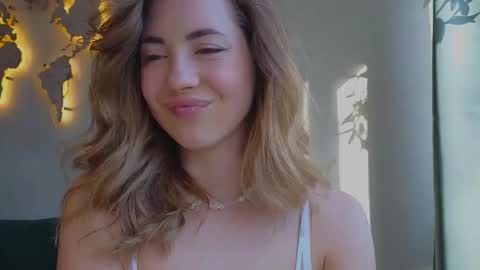 Snapshot of emmi_rosee chatting on 02.19.25 Miss Emmi online show from 02.19.25