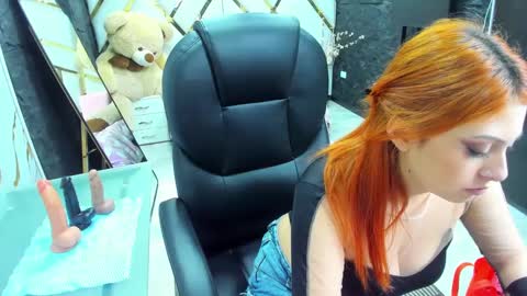 Snapshot of emmily_walker chatting on 10.10.25 EmmilyWalker online show from 10.10.25